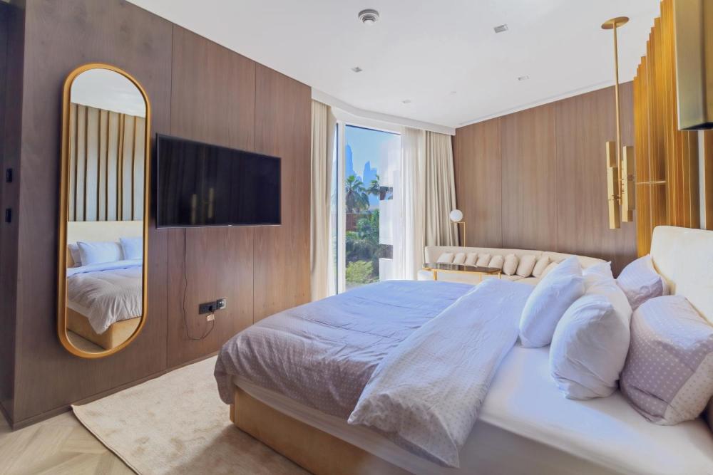 Luxury 3BDR Apartment, Pool & Beach Access