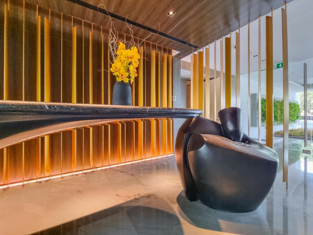 Luxury 3BDR Apartment, Pool & Beach Access