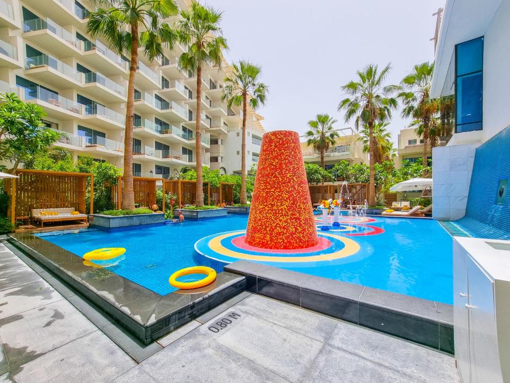 Luxury 3BDR Apartment, Pool & Beach Access