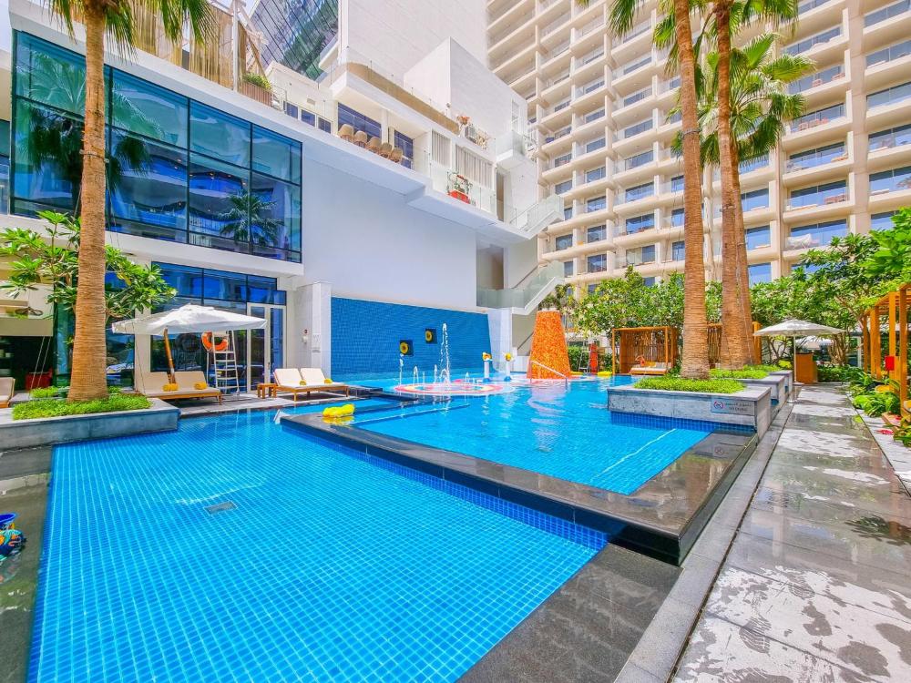 Luxury 3BDR Apartment, Pool & Beach Access