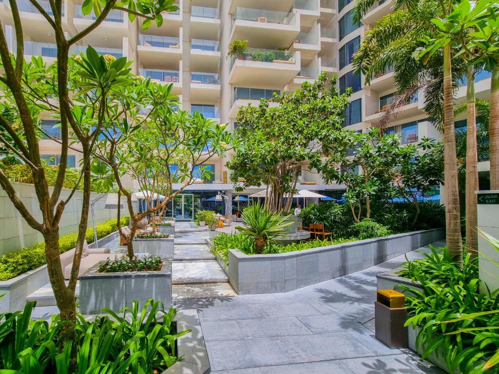 Luxury 3BDR Apartment, Pool & Beach Access