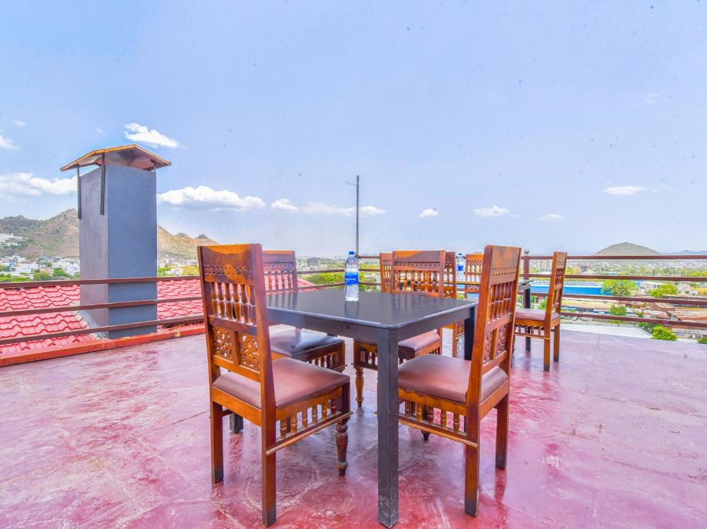 The Royal Galaxy - Hotel in Fateh Sagar Rd