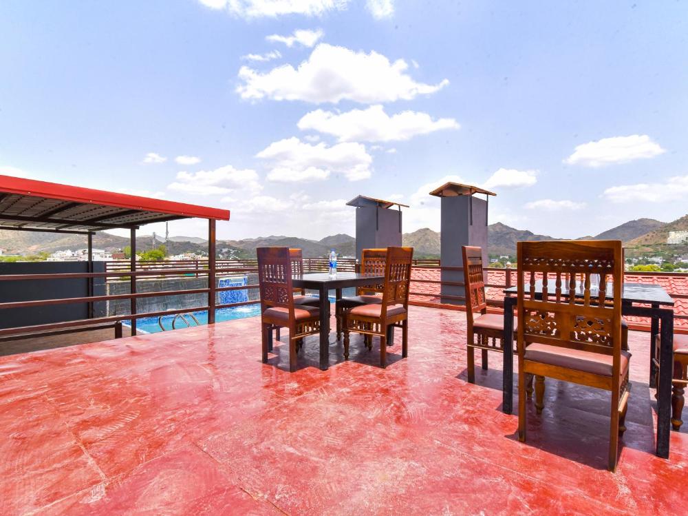 The Royal Galaxy - Hotel in Fateh Sagar Rd