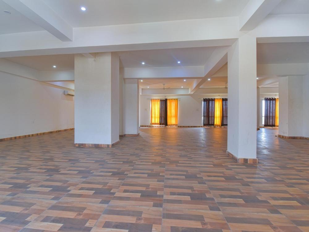 The Royal Galaxy - Hotel in Fateh Sagar Rd
