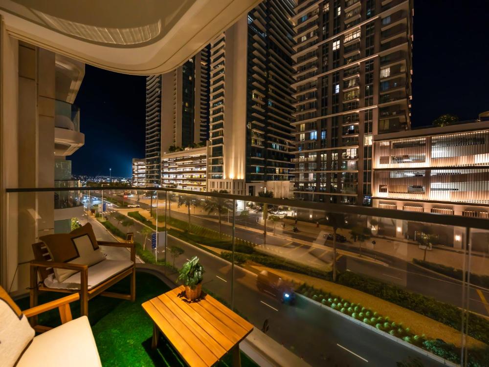 Chic 1 Bedroom on Private Beach in Dubai Harbour