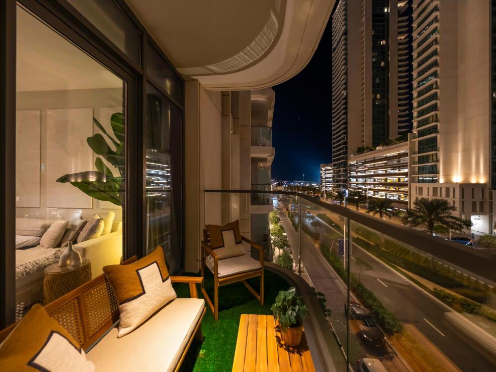 Chic 1 Bedroom on Private Beach in Dubai Harbour