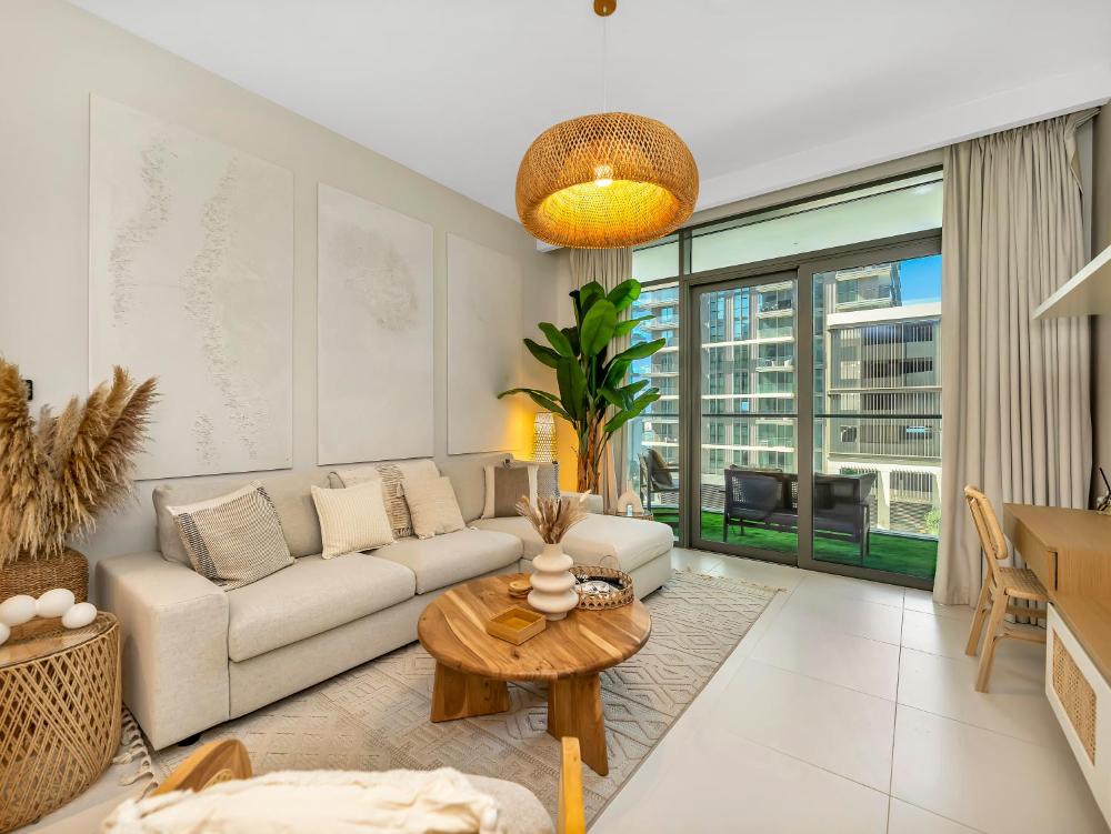 Chic 1 Bedroom on Private Beach in Dubai Harbour