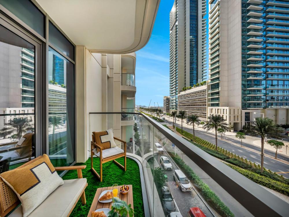Chic 1 Bedroom on Private Beach in Dubai Harbour