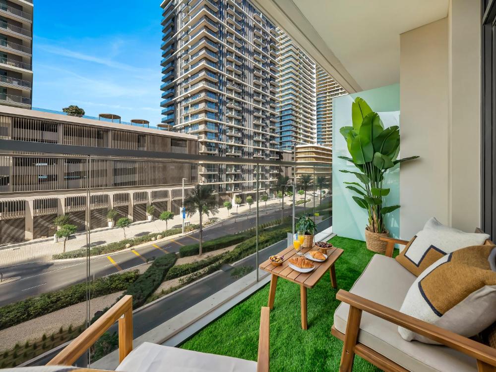 Chic 1 Bedroom on Private Beach in Dubai Harbour