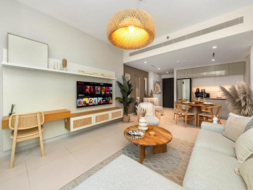 Chic 1 Bedroom on Private Beach in Dubai Harbour