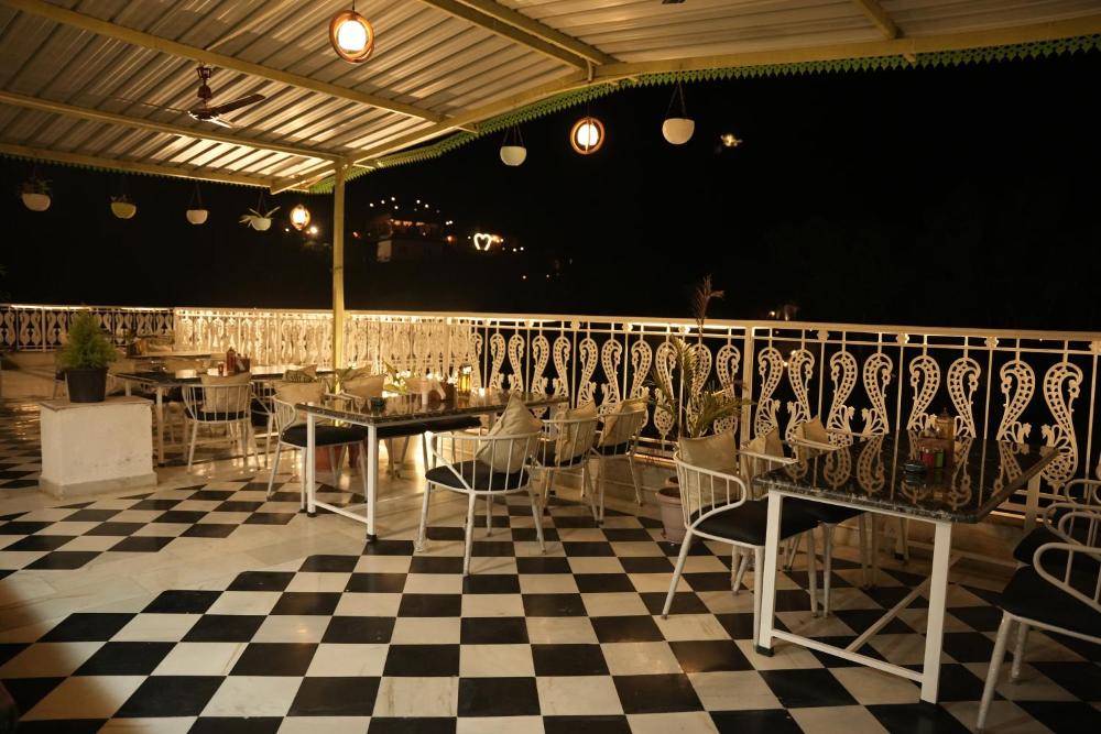 Hotel Karohi Villa