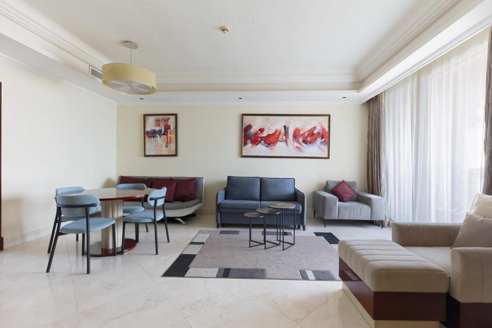 Spacious 2-bedroom beachfront apartment with pool