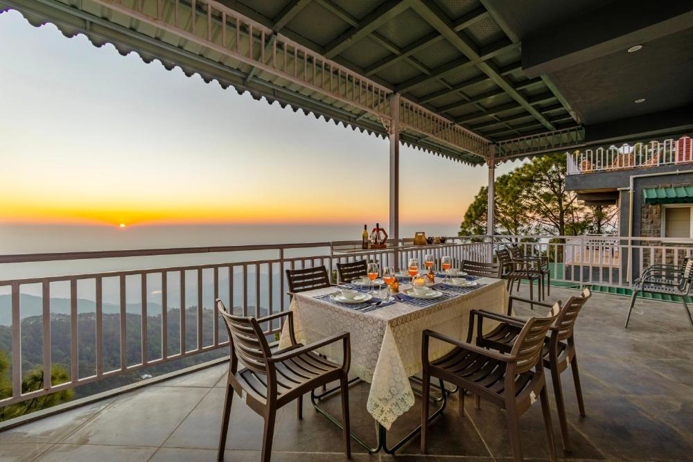 ELIVAAS 3 BHK with Garden &Scenic Views -Alpenglow