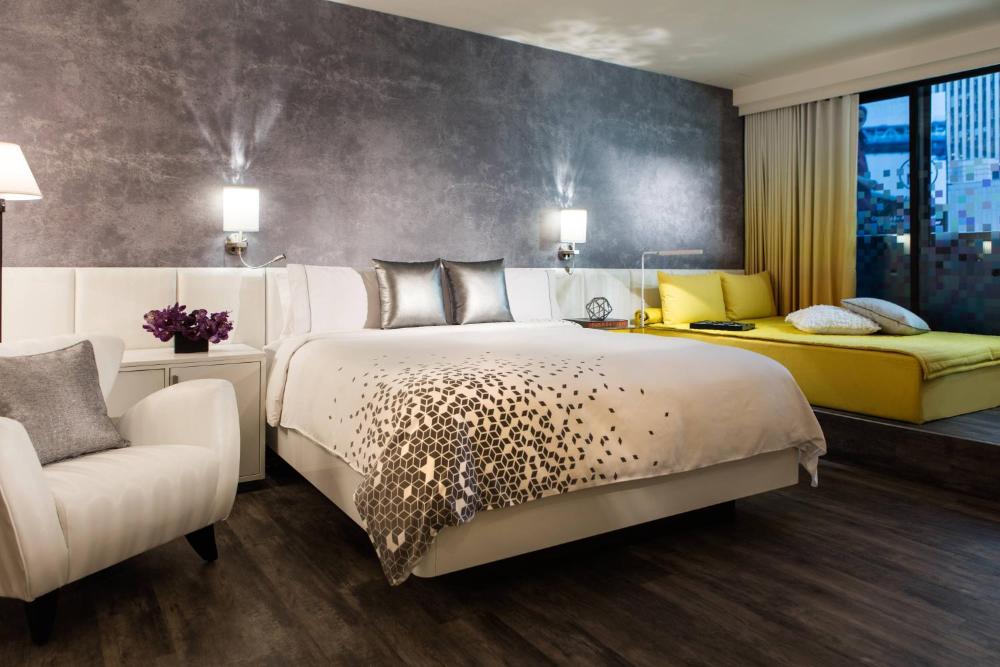 Renaissance Hotels Accommodations