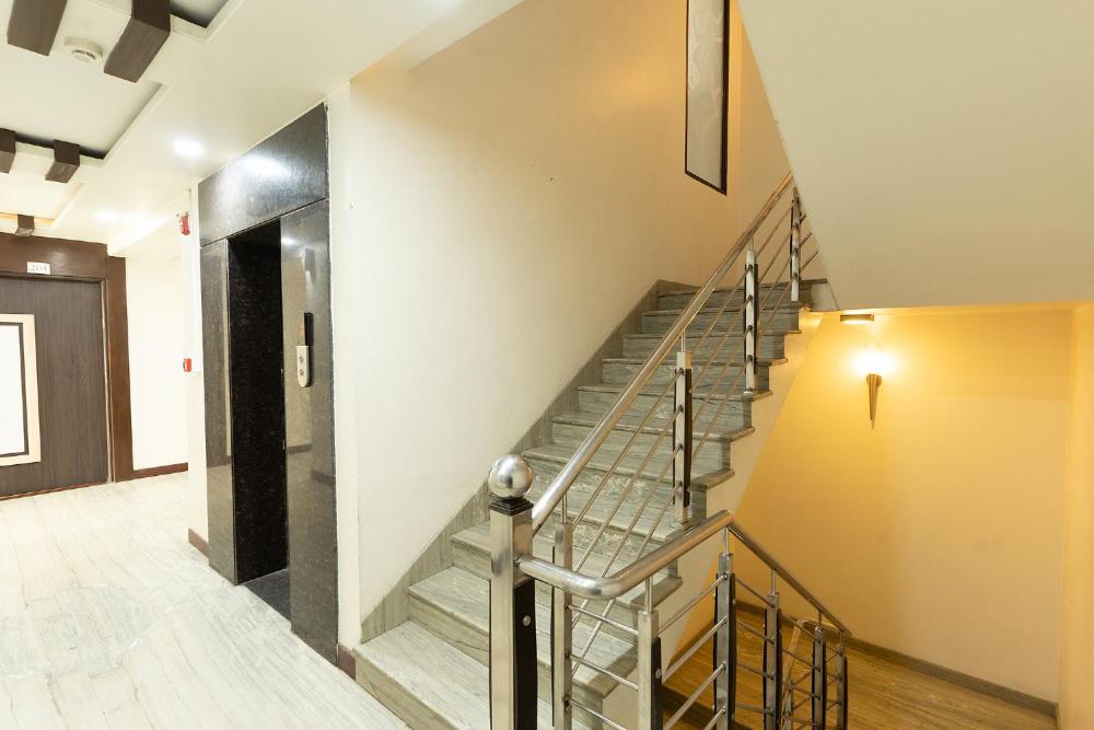 FabHotel Signature Inn
