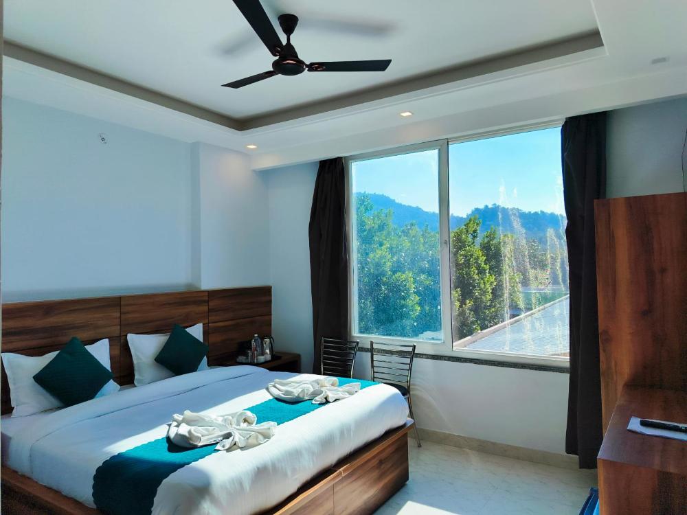 Hotel Vaidik Ganga, Near Parmarth Niketan