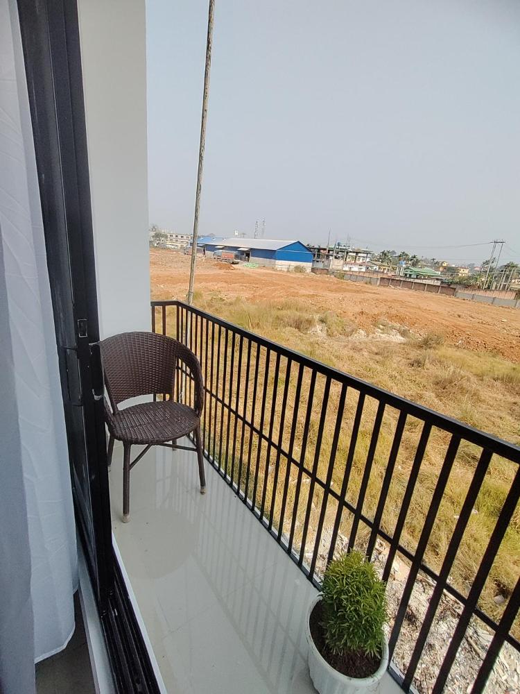 Saya's Abode - Railview Suites