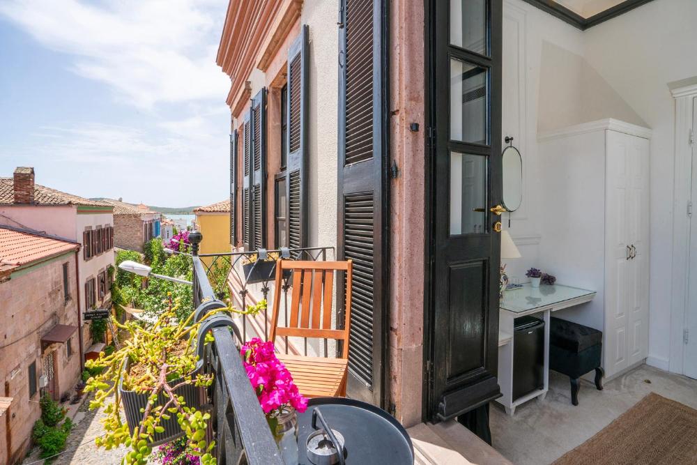 siyah lale otel cunda