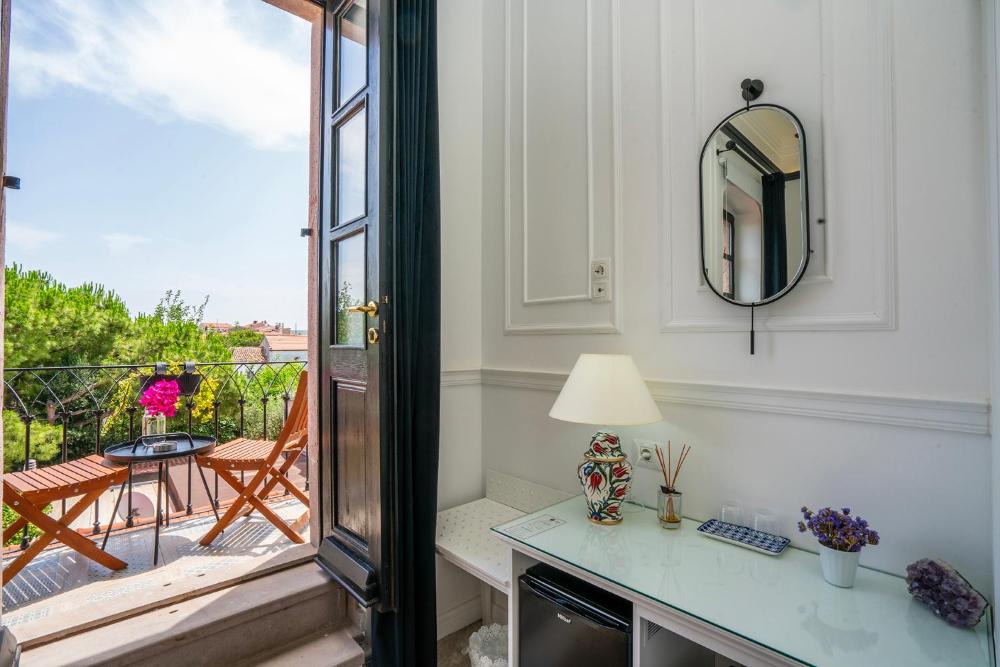siyah lale otel cunda