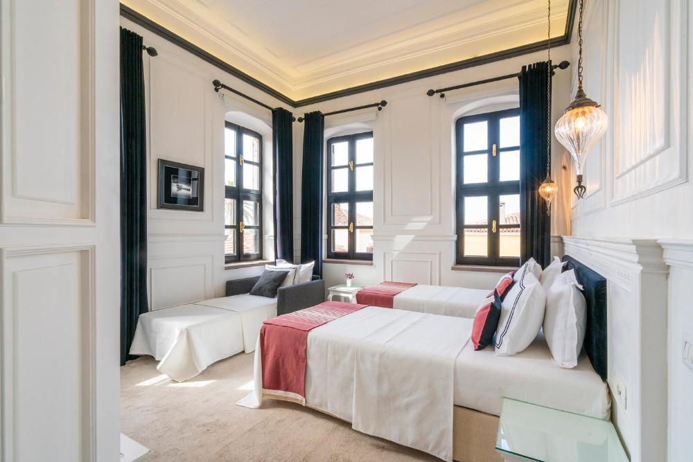 siyah lale otel cunda