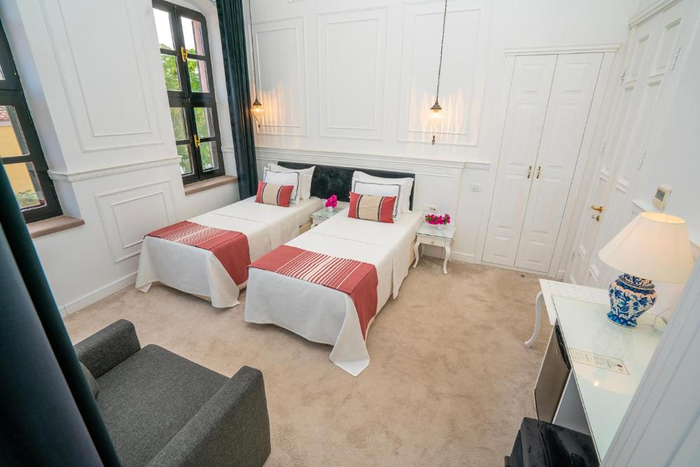 siyah lale otel cunda