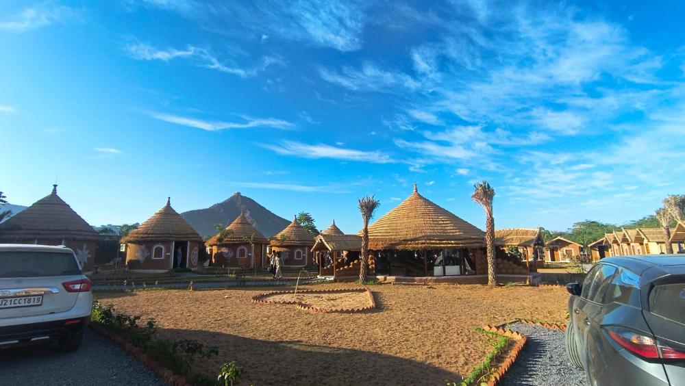 Ret Mahal Huts & Resort