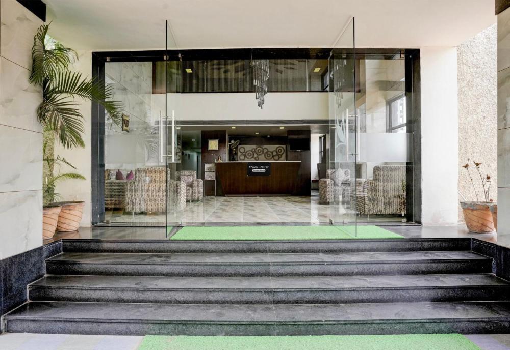 Townhouse Anand Formerly Hotel The Maison