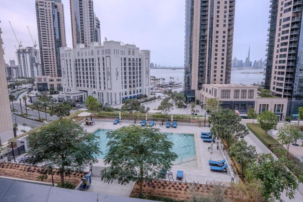 3BR Haven with Burj Views by MagnoliasVHR