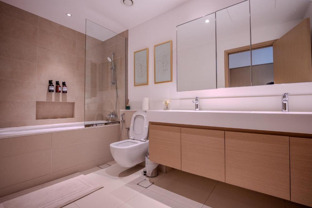 3BR Haven with Burj Views by MagnoliasVHR