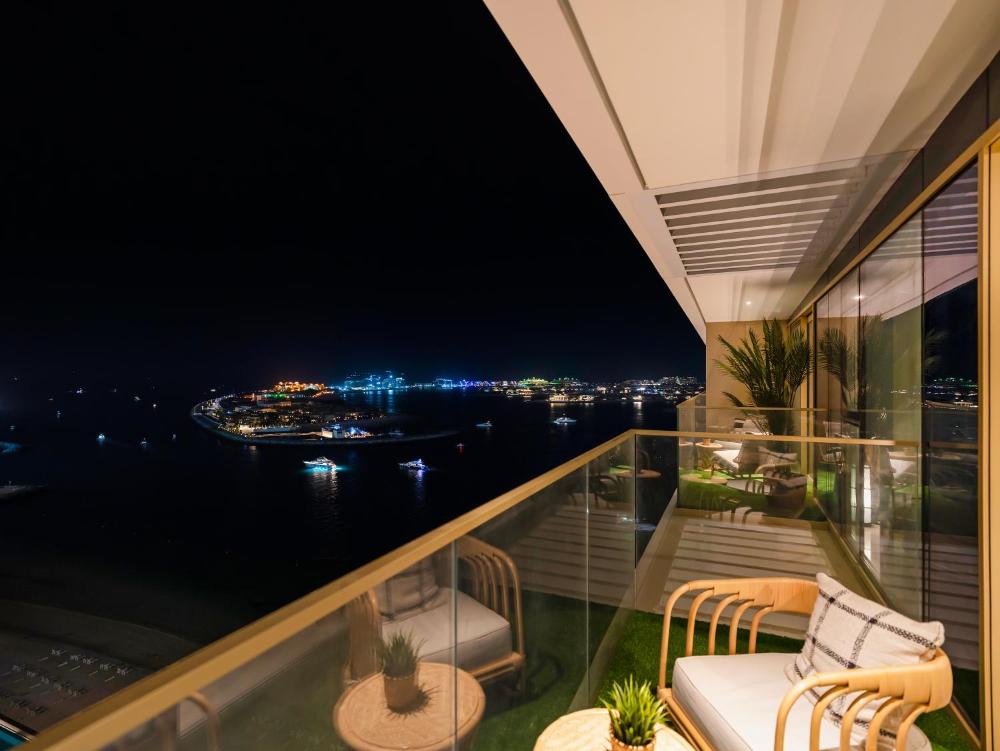 Ultra-Luxury 2 Bedroom Beachfront Escape with Sea Views