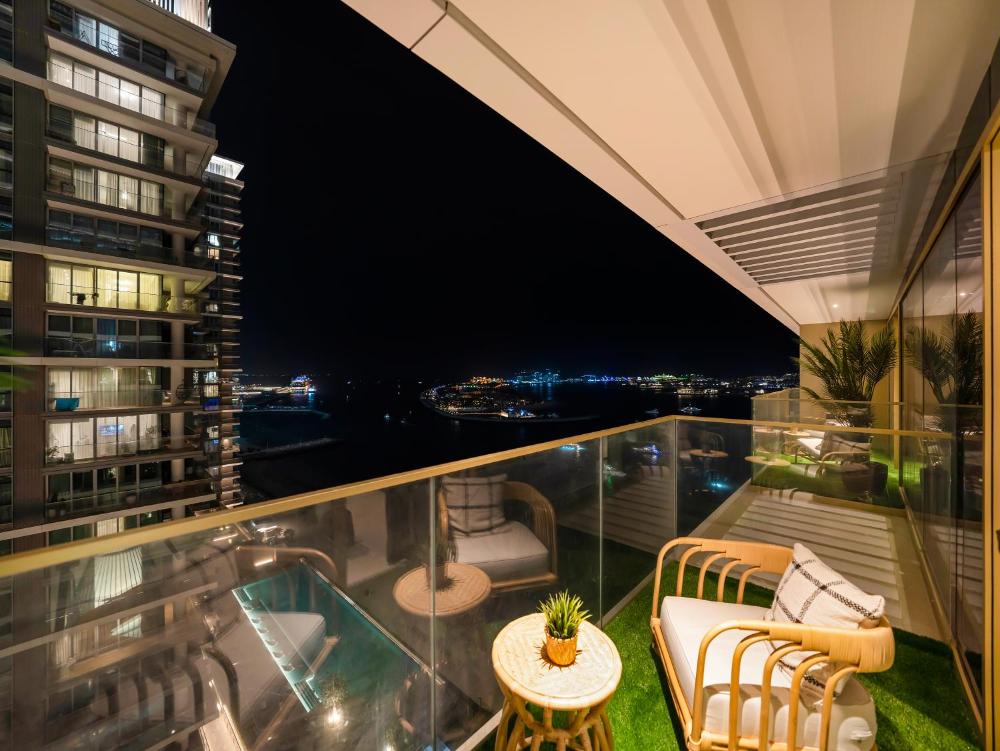Ultra-Luxury 2 Bedroom Beachfront Escape with Sea Views
