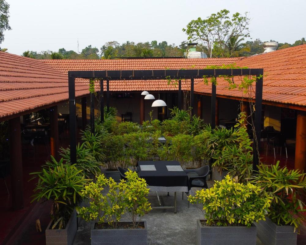 Hotel Raj Riveria