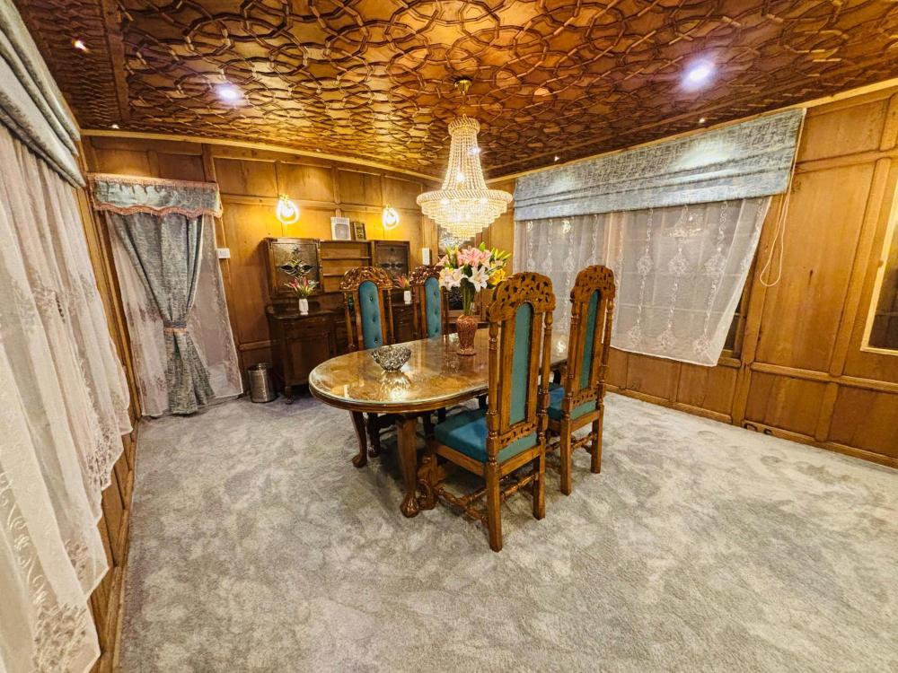 Shabistan Premium Houseboats