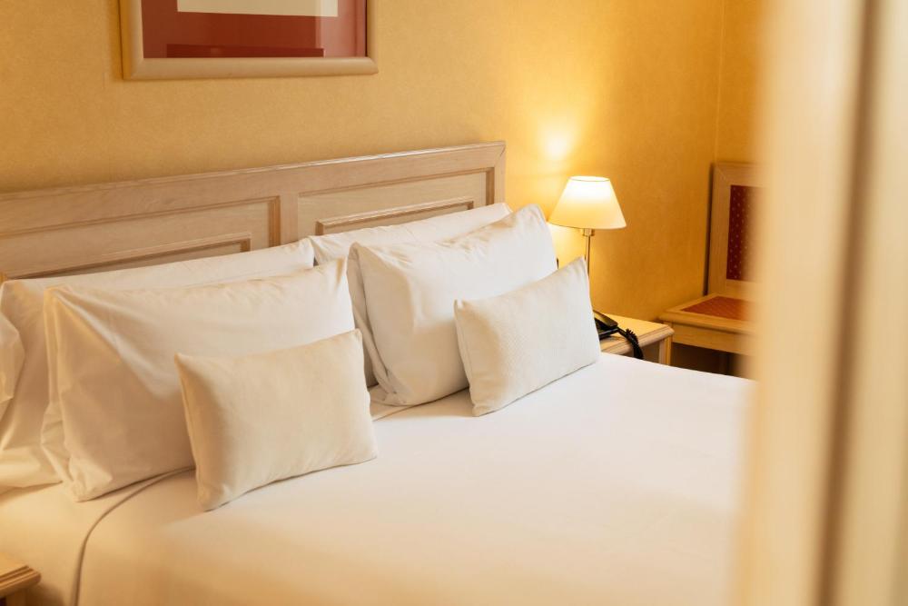 Room image 2