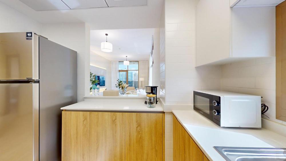 Scenic Canal View Homes - 8 mins to Dubai Mall - Pool & Gym Access