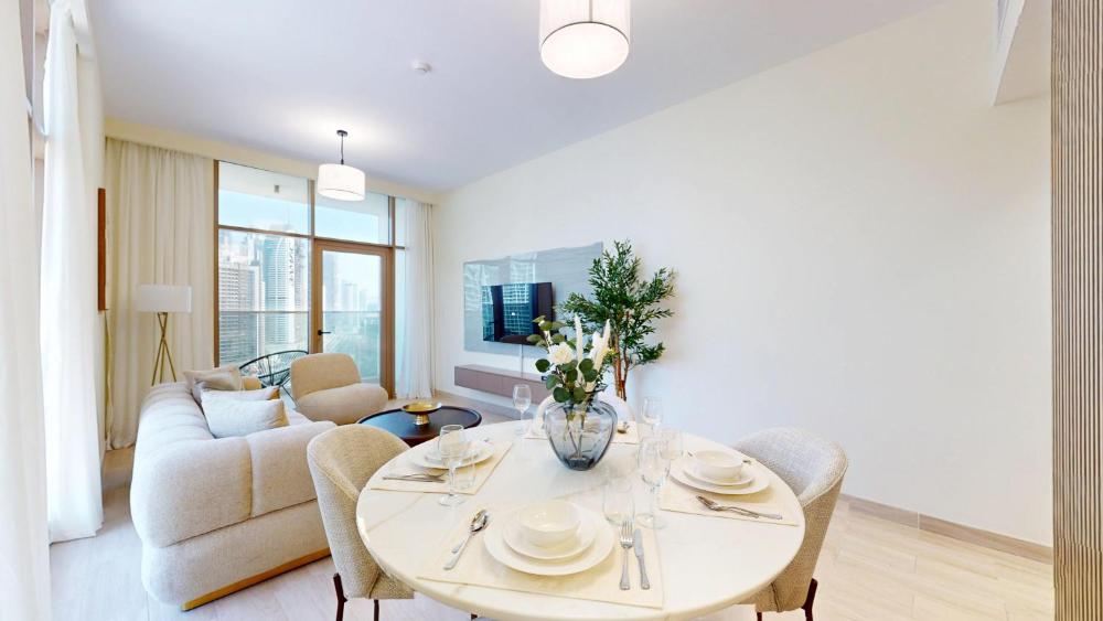 Scenic Canal View Homes - 8 mins to Dubai Mall - Pool & Gym Access