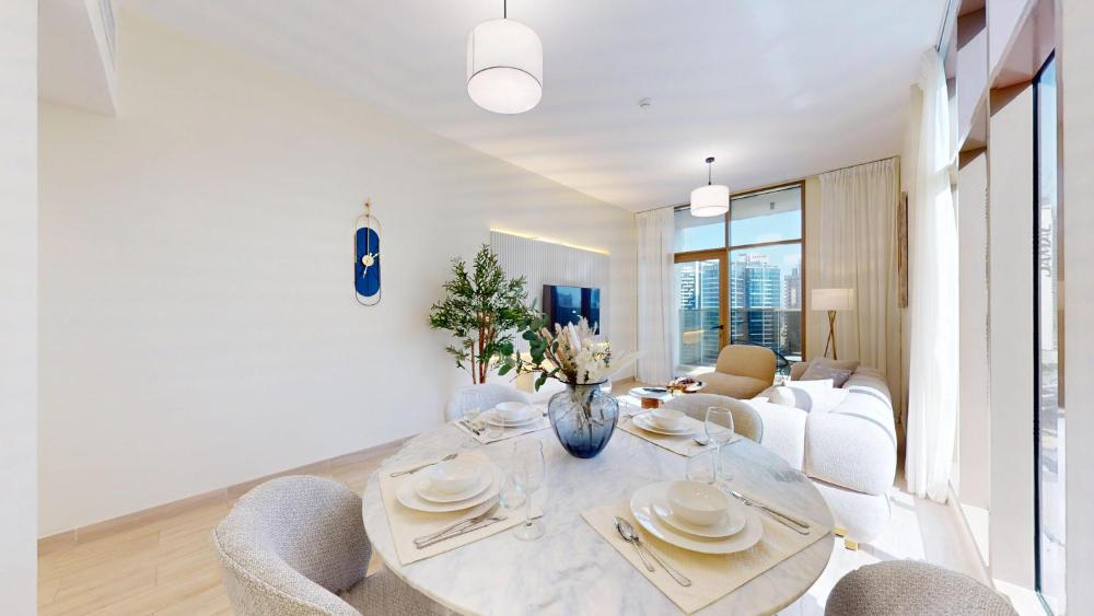 Scenic Canal View Homes - 8 mins to Dubai Mall - Pool & Gym Access