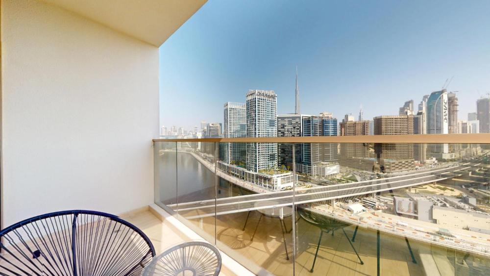 Scenic Canal View Homes - 8 mins to Dubai Mall - Pool & Gym Access