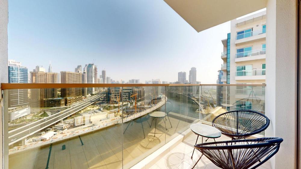 Scenic Canal View Homes - 8 mins to Dubai Mall - Pool & Gym Access