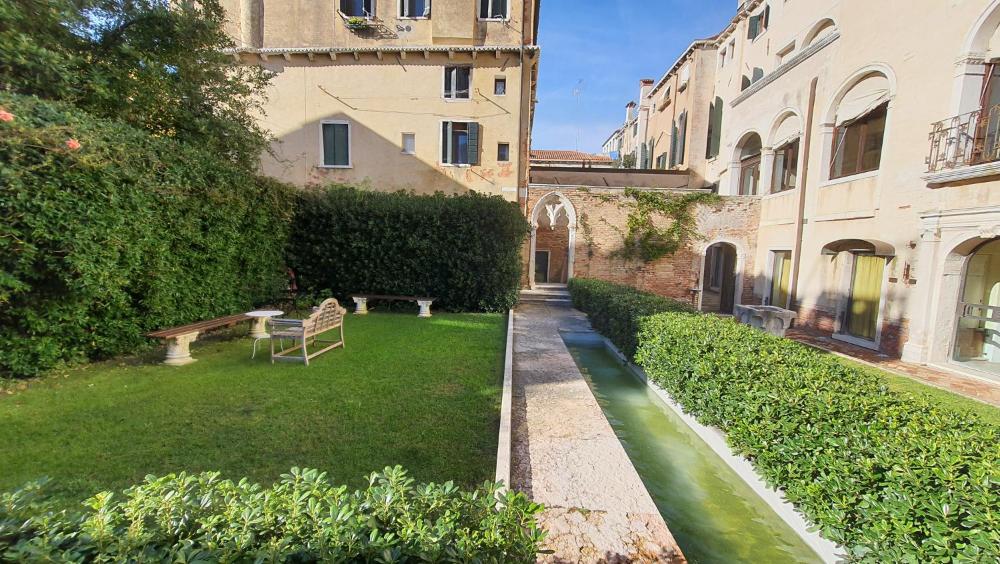 palazzo contarini della porta di ferro hotel