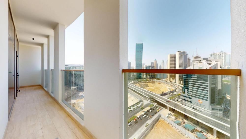 Scenic Canal View Homes - 8 mins to Dubai Mall - Pool & Gym Access