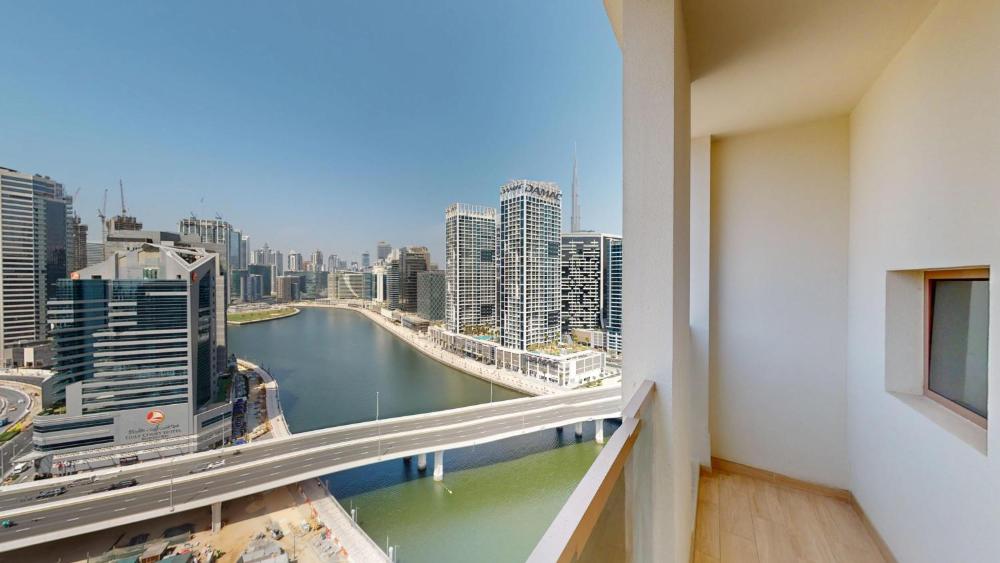 Scenic Canal View Homes - 8 mins to Dubai Mall - Pool & Gym Access