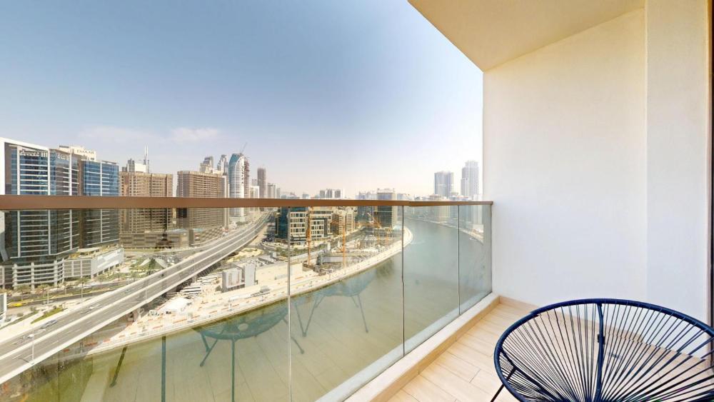 Scenic Canal View Homes - 8 mins to Dubai Mall - Pool & Gym Access