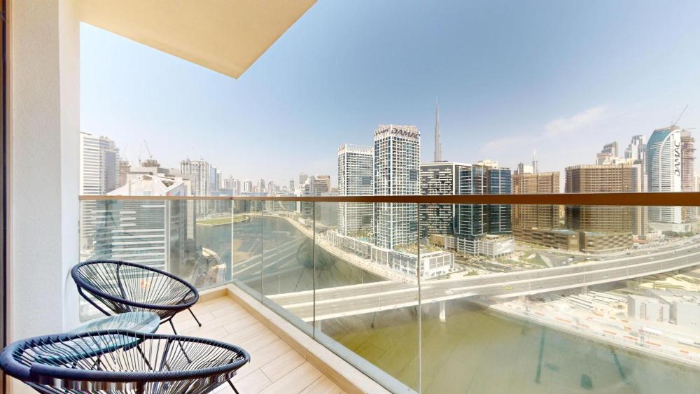 Scenic Canal View Homes - 8 mins to Dubai Mall - Pool & Gym Access
