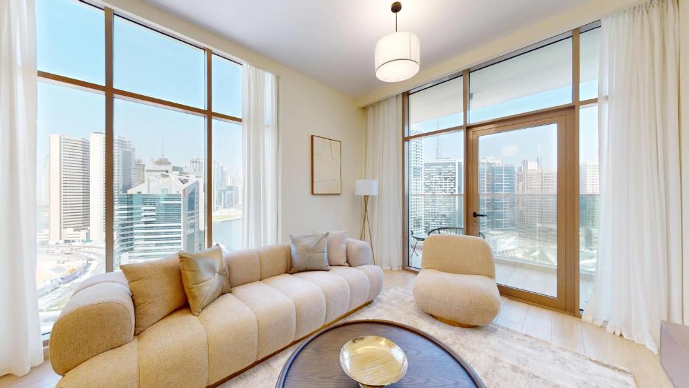Scenic Canal View Homes - 8 mins to Dubai Mall - Pool & Gym Access