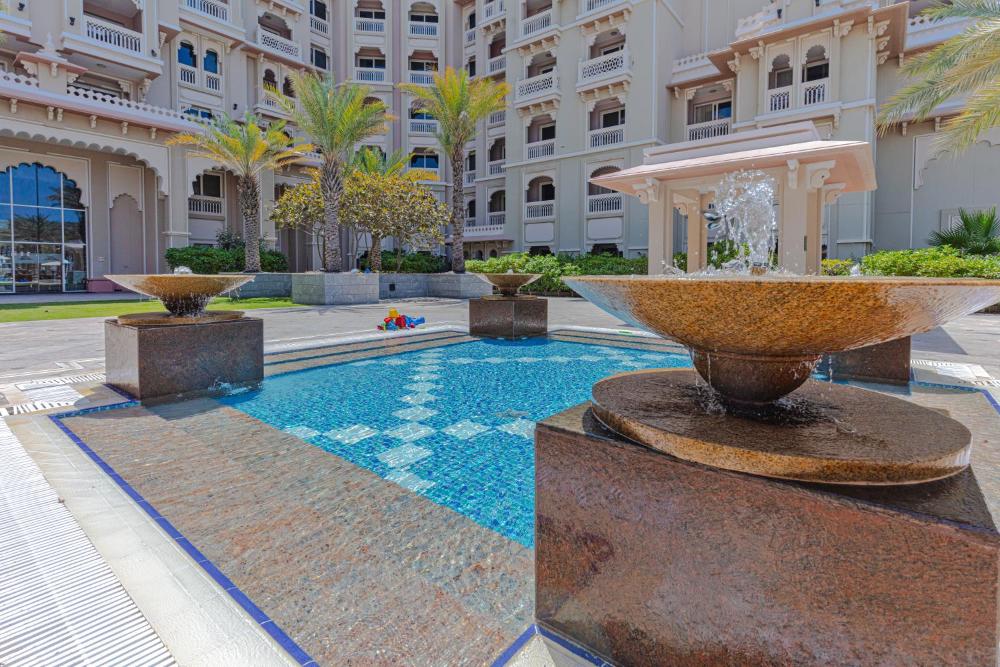 Fully-equppied studio with private beach and pool