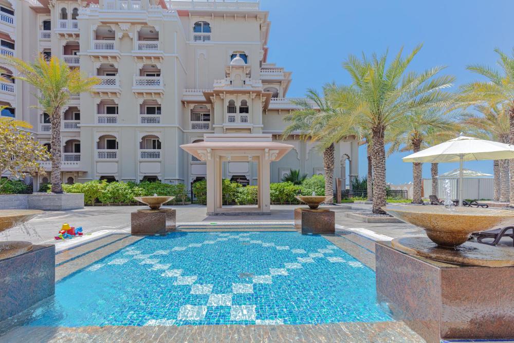 Fully-equppied studio with private beach and pool