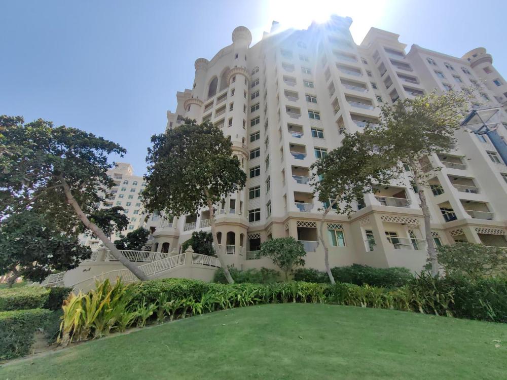 Bright 2 Bedroom Apartment, Beach & Pool Access