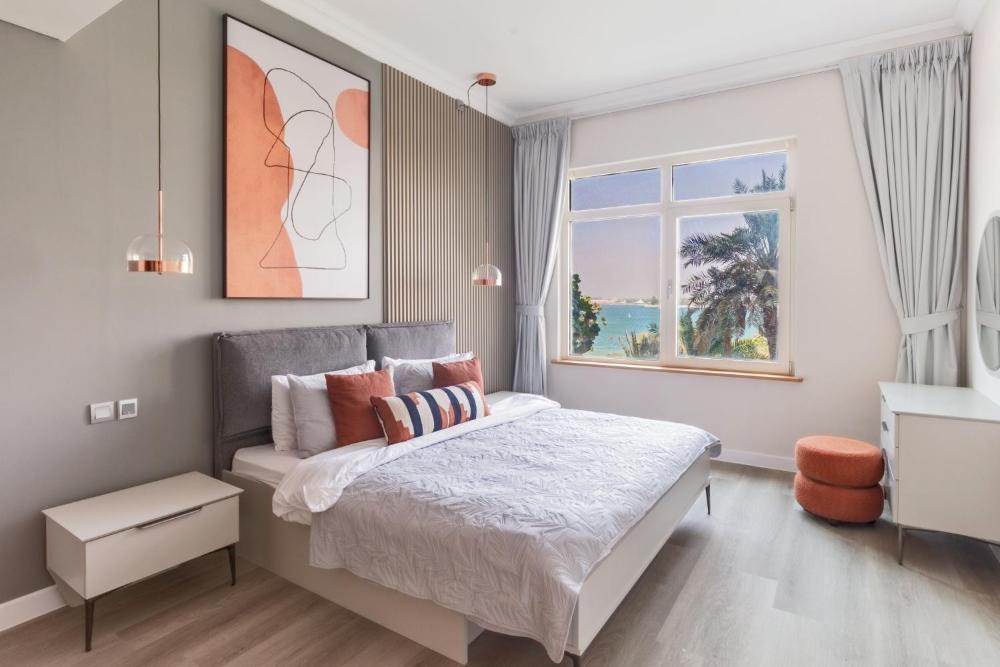 Bright 2 Bedroom Apartment, Beach & Pool Access