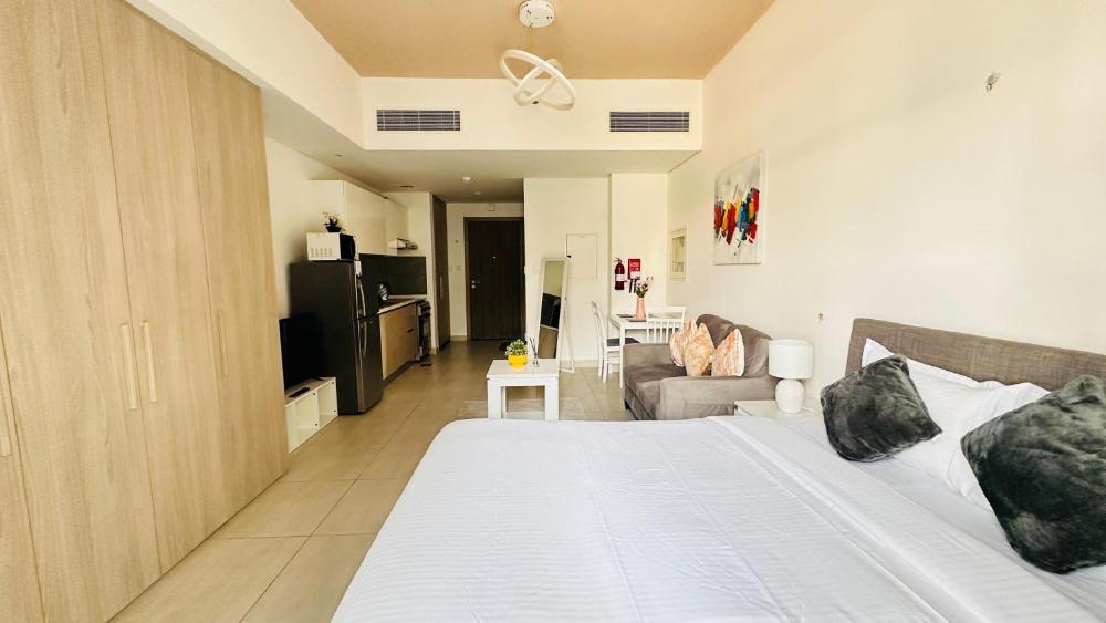 OYO HOME 1364 Fully Furnished Studio Apartments Jvc